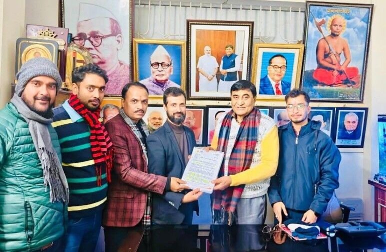 सवर्ण आयोग अध्यक्ष से भूमंत्र टीम की मुलाकात, भूमिहार ब्राह्मण विषय पर सौंपा गया ज्ञापन